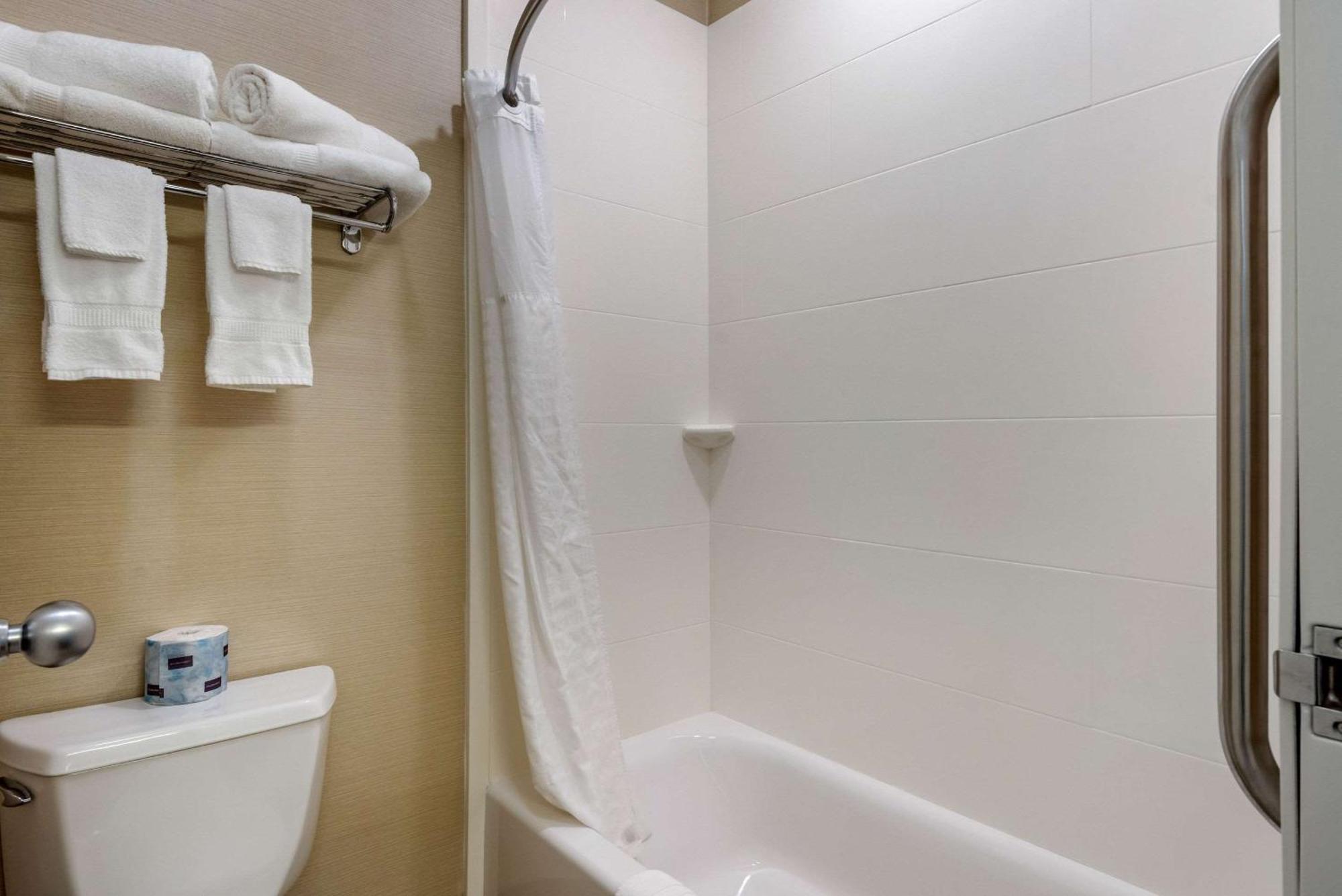 Comfort Inn Ellsworth - Bar Harbor Bagian luar foto