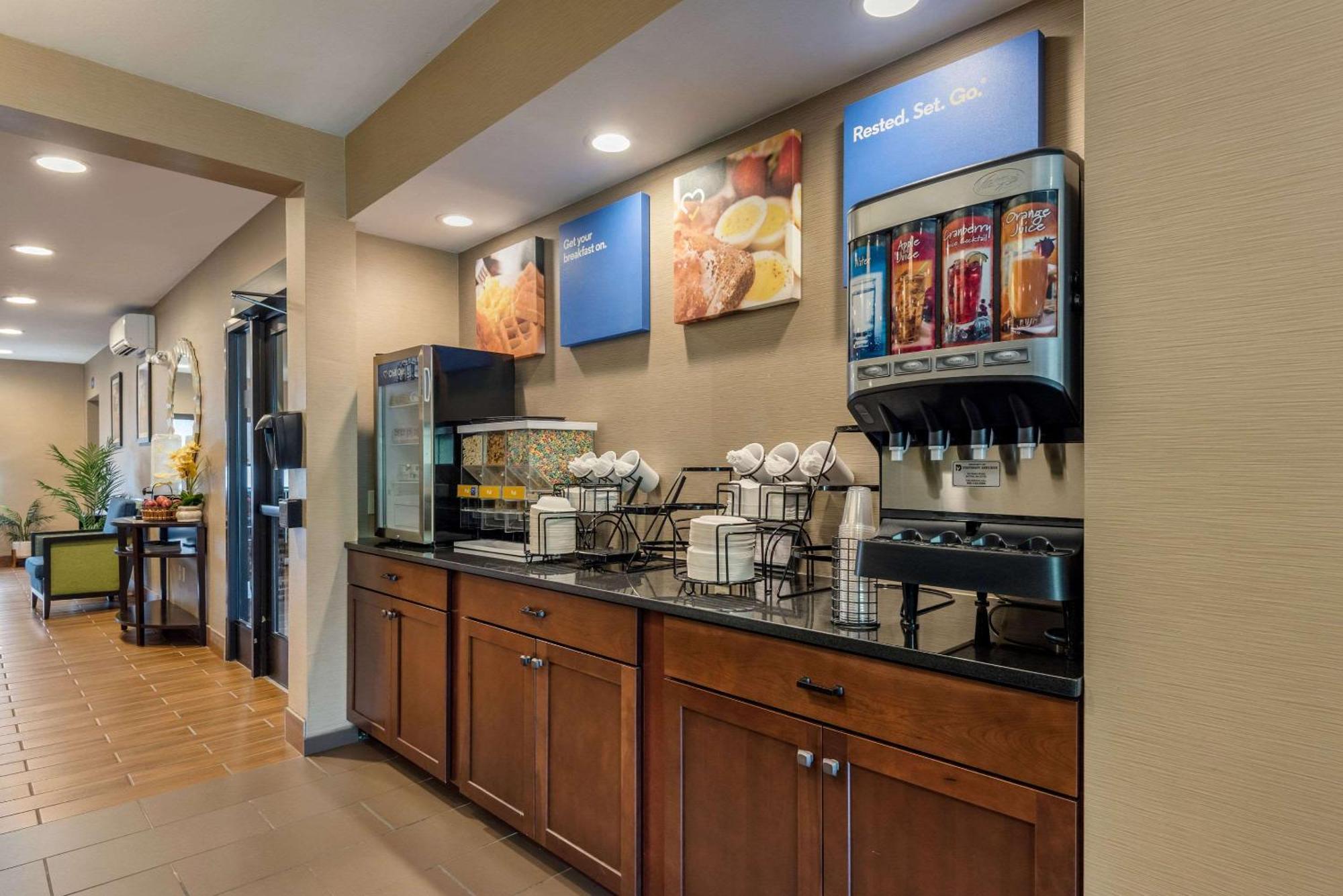 Comfort Inn Ellsworth - Bar Harbor Bagian luar foto