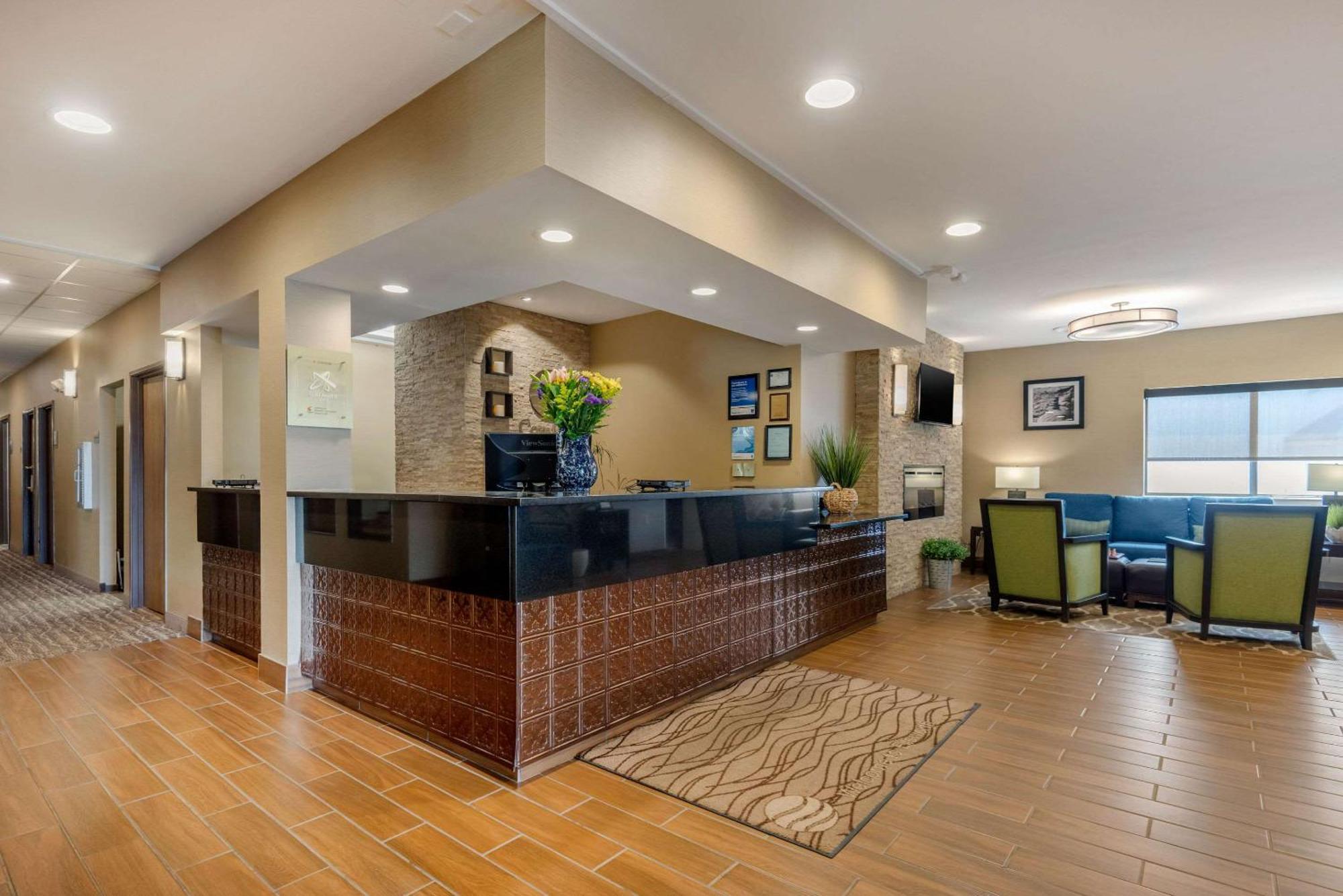 Comfort Inn Ellsworth - Bar Harbor Bagian luar foto